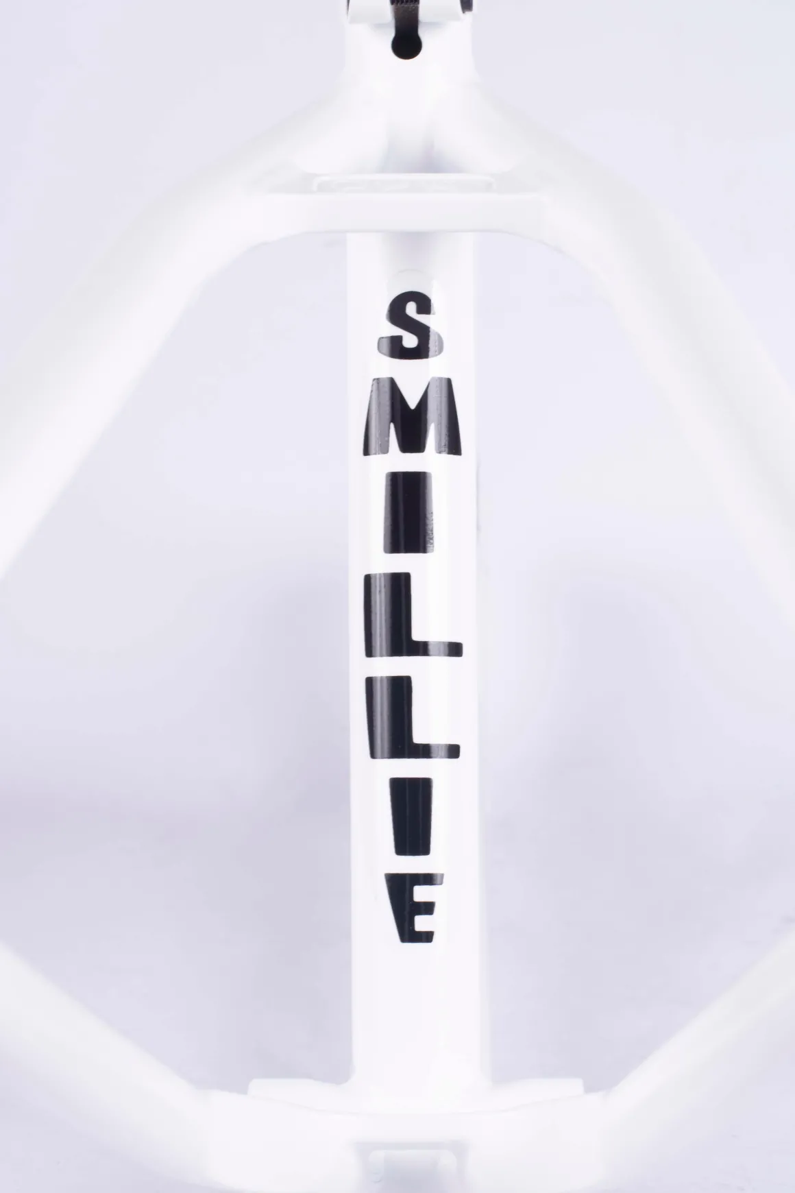 Biggie Frame / devon smillie signature / white